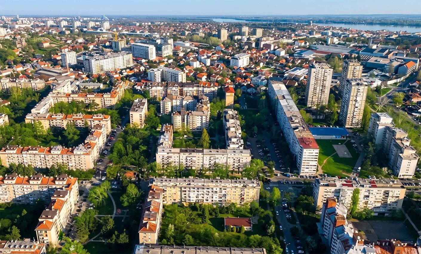 Blok 8a (Paviljoni), Novi Beograd - susedni blok Bloku 7, po čemu se razlikuje